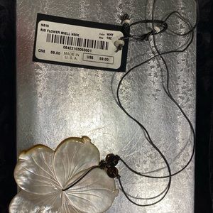 Flower shell necklace